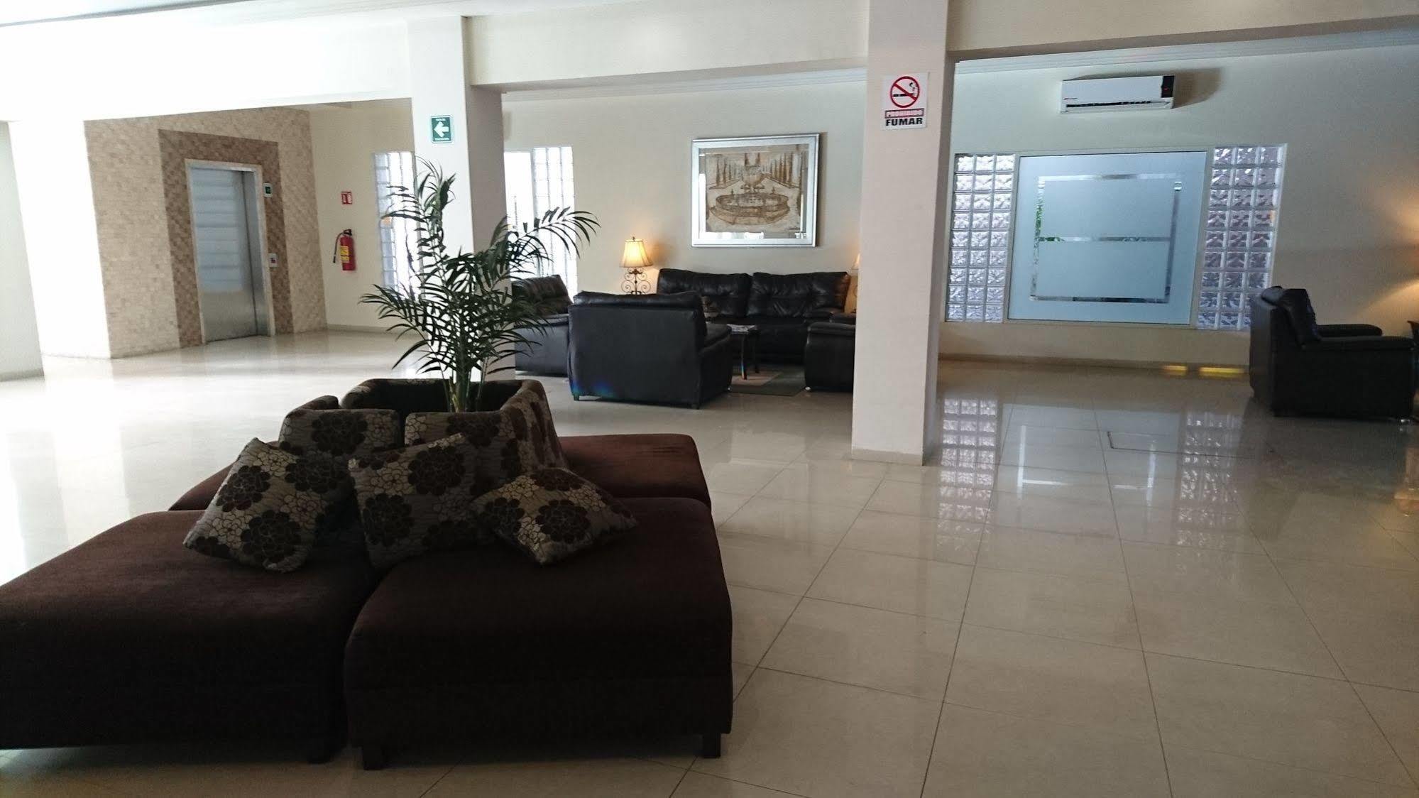 Hotel Savoy Express Torreón Esterno foto